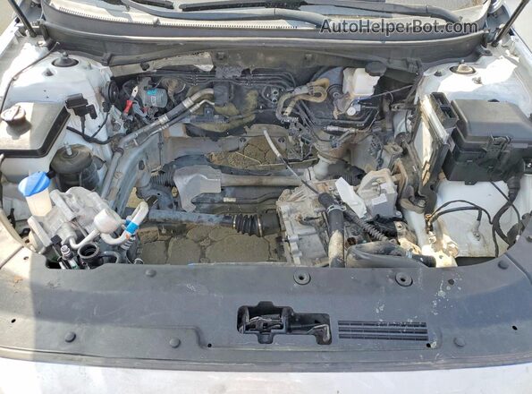 5NPE24AF8JH638253 2018 HYUNDAI SONATA White Widok wnętrza z tyłu