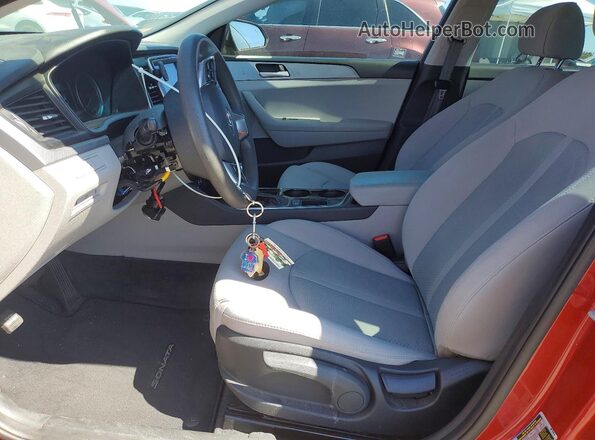 5NPE24AF8JH643596 2018 HYUNDAI SONATA Red Front interior view