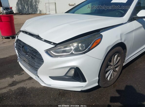 5NPE24AF8JH683922 2018 HYUNDAI SONATA Белый Вид спереди