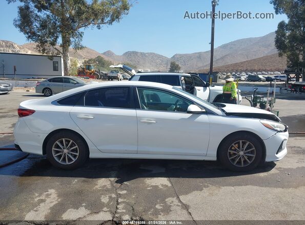 5NPE24AF8JH683922 2018 HYUNDAI SONATA Белый Вид задней части салона