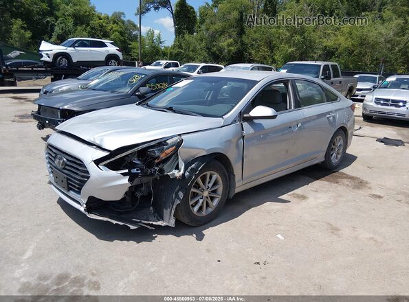 5NPE24AF8JH713615 2018 HYUNDAI SONATA Silver Vista tres cuartos delantera izquierda