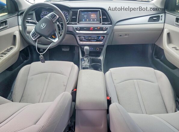 5NPE24AF8KH767935 2019 HYUNDAI SONATA Синий Вид панели приборов