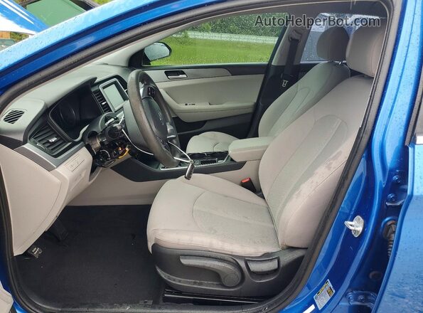 5NPE24AF8KH767935 2019 HYUNDAI SONATA Синий Вид салона спереди