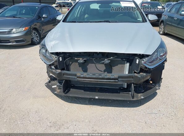 5NPE24AF8KH796285 2019 HYUNDAI SONATA Silver Widok z przodu