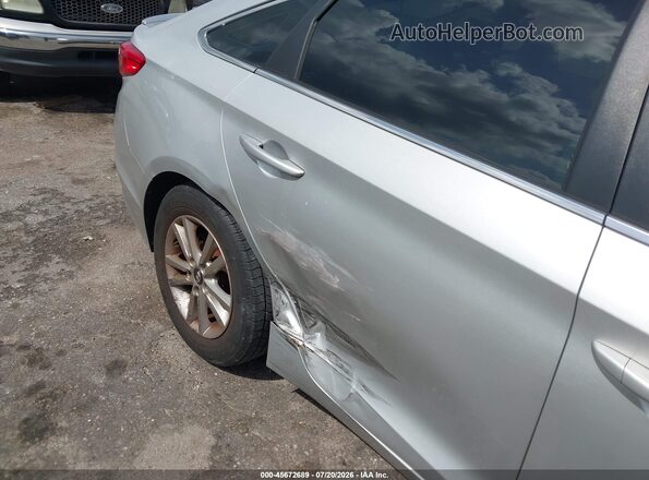 5NPE24AF9HH485991 2017 HYUNDAI SONATA Silver Вид задньої частини салону