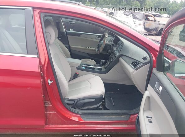 5NPE24AF9HH498336 2017 HYUNDAI SONATA Red Вид салону спереду