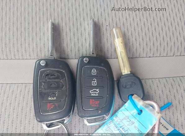 5NPE24AF9HH498336 2017 HYUNDAI SONATA Red Вид панелі приладів