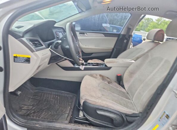 5NPE24AF9HH549530 2017 HYUNDAI SONATA Silver წინა სალონის ხედი