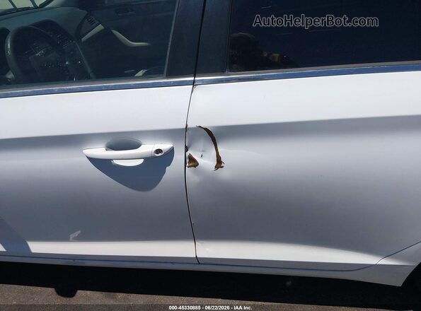 5NPE24AF9HH580938 2017 HYUNDAI SONATA White Widok z przodu