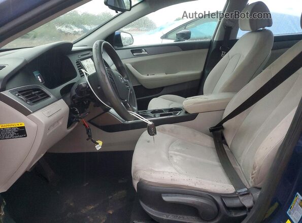 5NPE24AF9HH588893 2017 HYUNDAI SONATA Blue Вид салону спереду