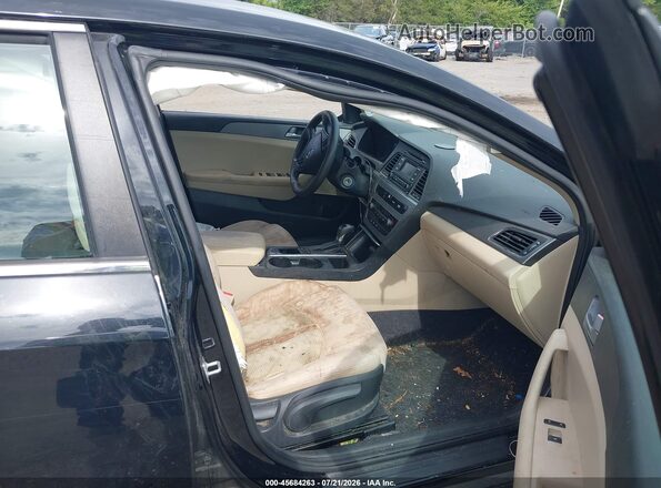5NPE24AF9HH595634 2017 HYUNDAI SONATA Black Вид салону спереду