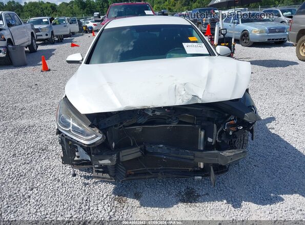 5NPE24AF9JH620117 2018 HYUNDAI SONATA White Widok z przodu
