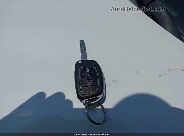 5NPE24AF9JH669706 2018 HYUNDAI SONATA White Vista del salpicadero