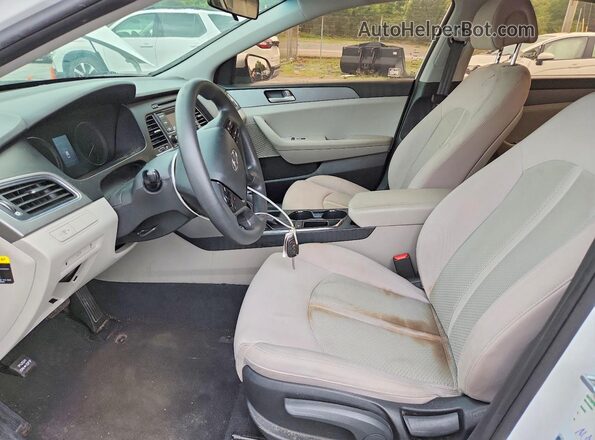 5NPE24AFXHH514382 2017 HYUNDAI SONATA White Front interior view