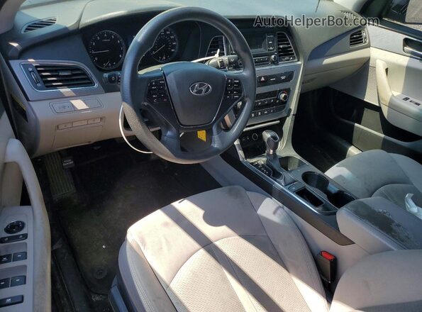 5NPE24AFXHH570399 2017 HYUNDAI SONATA Серебряный Вид панели приборов