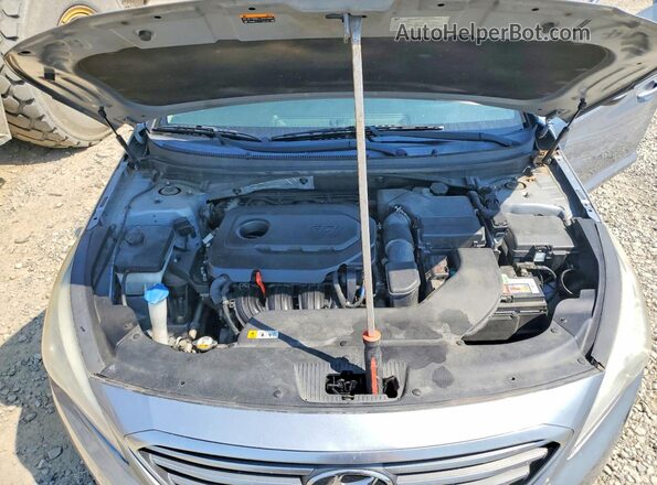5NPE24AFXHH570399 2017 HYUNDAI SONATA Серебряный Вид задней части салона