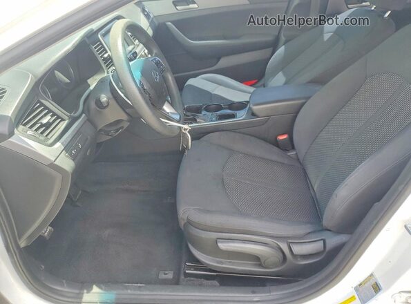5NPE24AFXJH605755 2018 HYUNDAI SONATA White Вид салону спереду