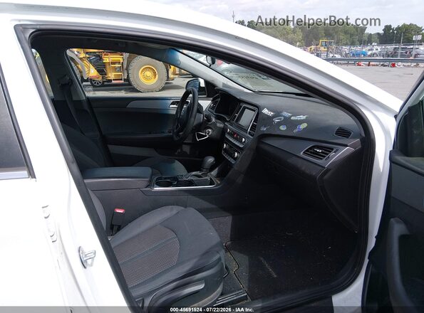 5NPE24AFXKH752045 2019 HYUNDAI SONATA White Widok wnętrza z przodu