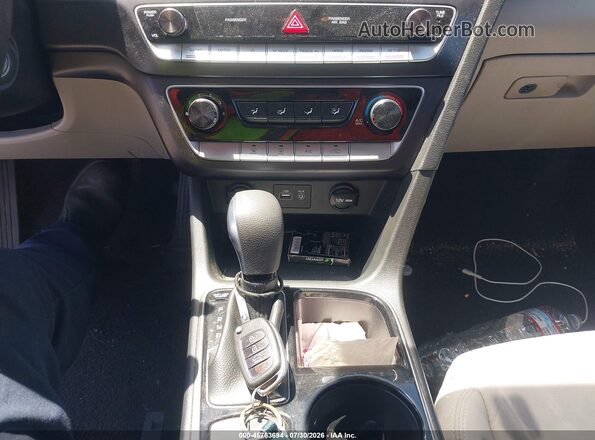 5NPE24AFXKH762932 2019 HYUNDAI SONATA Silver Dashboard view