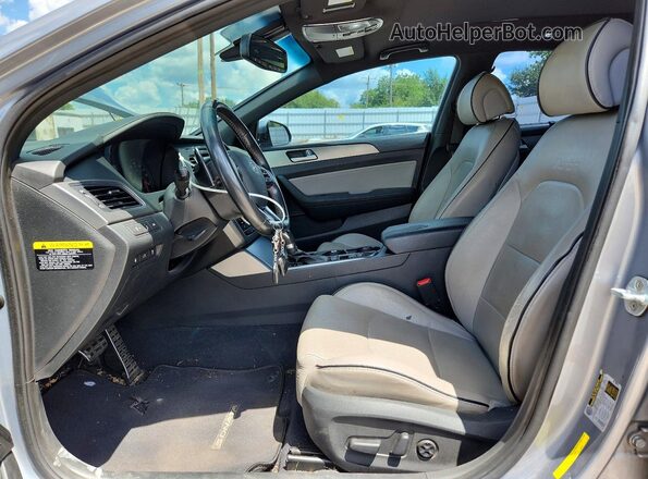5NPE34AB1HH479239 2017 HYUNDAI SONATA Silver Widok wnętrza z przodu