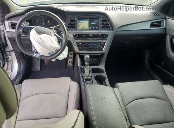 5NPE34AB1HH577512 2017 HYUNDAI SONATA Silver Widok deski rozdzielczej