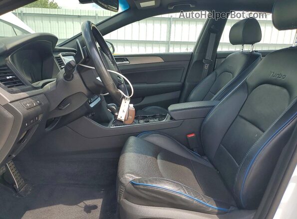 5NPE34AB4JH672958 2018 HYUNDAI SONATA White Widok wnętrza z przodu