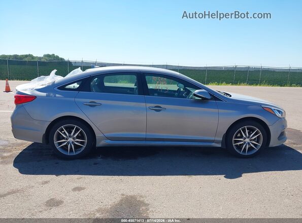 5NPE34AB5HH496805 2017 HYUNDAI SONATA Gray Widok wnętrza z tyłu