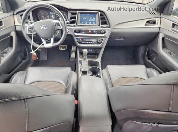 5NPE34AF0KH807549 2019 HYUNDAI SONATA Silver Widok deski rozdzielczej