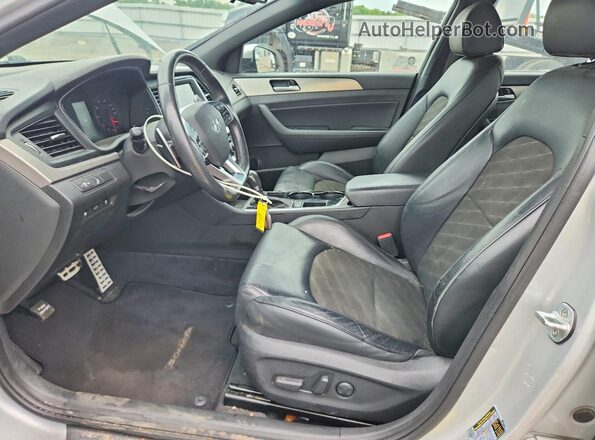 5NPE34AF0KH807549 2019 HYUNDAI SONATA Silver Widok wnętrza z przodu