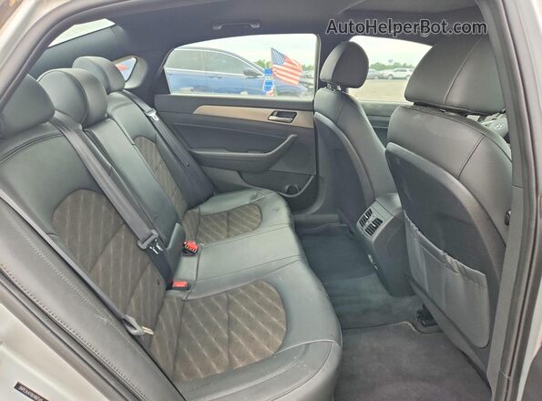5NPE34AF0KH807549 2019 HYUNDAI SONATA Silver Widok tylnych siedzeń