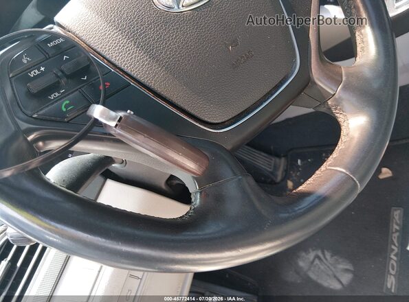5NPE34AF1HH466963 2017 HYUNDAI SONATA Red Vista del salpicadero