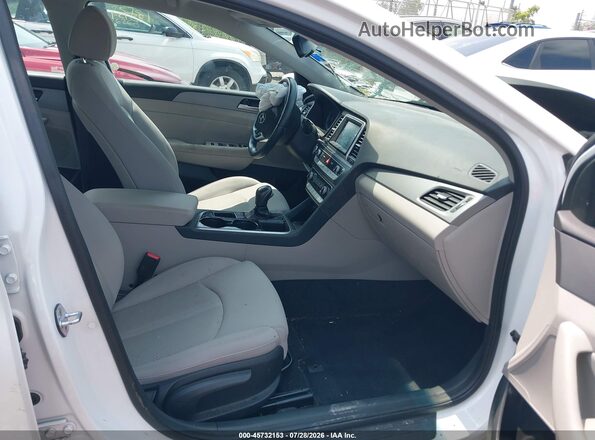5NPE34AF1JH624028 2018 HYUNDAI SONATA White Widok wnętrza z przodu