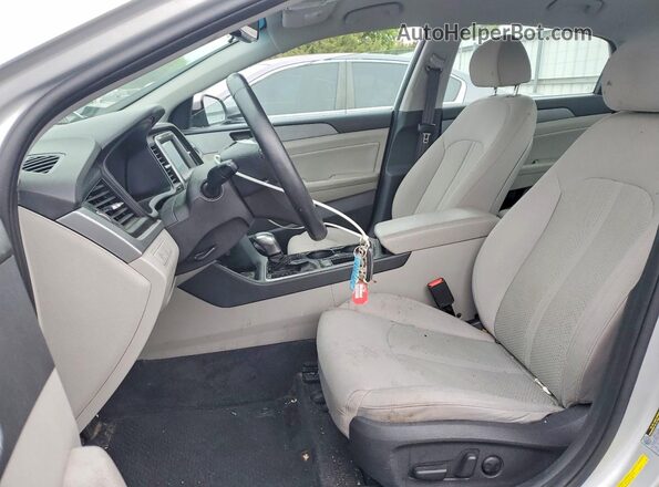 5NPE34AF1JH638656 2018 HYUNDAI SONATA Silver Front interior view