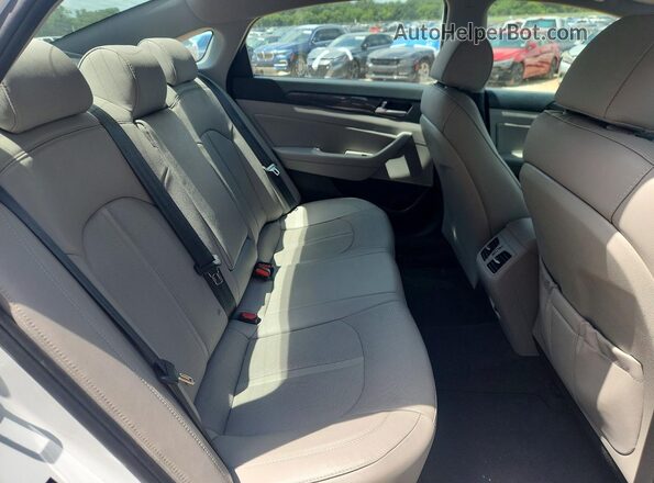 5NPE34AF1JH668207 2018 HYUNDAI SONATA White Vista de los asientos traseros