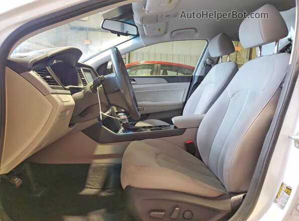 5NPE34AF1JH687534 2018 HYUNDAI SONATA White Widok wnętrza z przodu