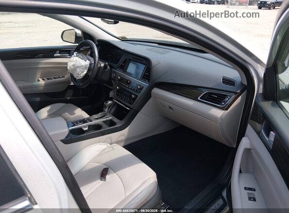 5NPE34AF2HH490608 2017 HYUNDAI SONATA Silver Вид салону спереду