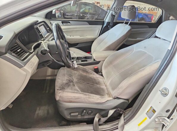 5NPE34AF2JH633661 2018 HYUNDAI SONATA White Vista interior delantera