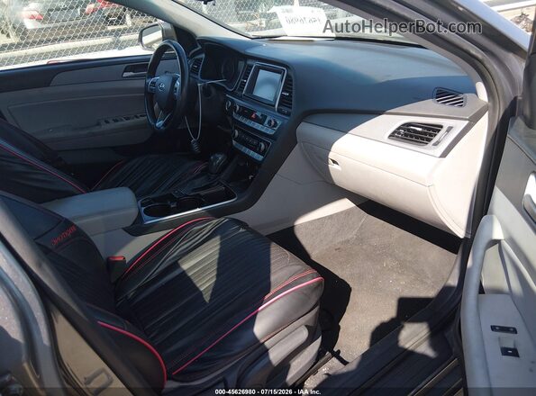 5NPE34AF2JH636978 2018 HYUNDAI SONATA Gray Вид салону спереду