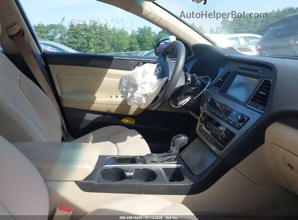 5NPE34AF4HH451485 2017 HYUNDAI SONATA White Widok wnętrza z przodu