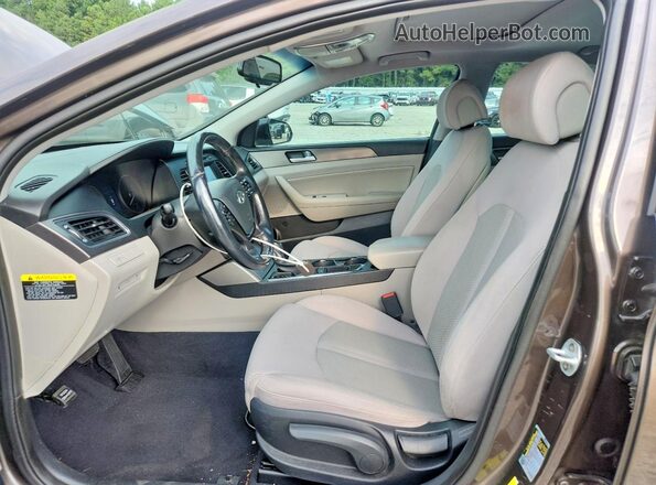 5NPE34AF4HH472661 2017 HYUNDAI SONATA Brown Widok wnętrza z przodu