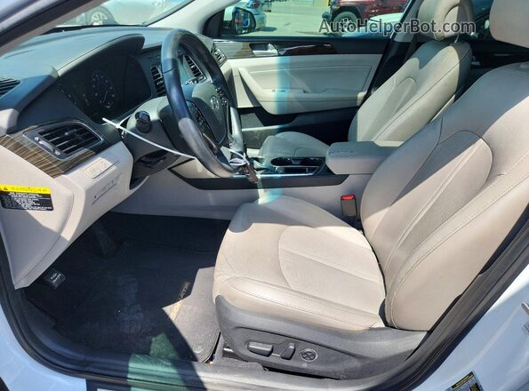 5NPE34AF4HH545947 2017 HYUNDAI SONATA White Widok wnętrza z przodu