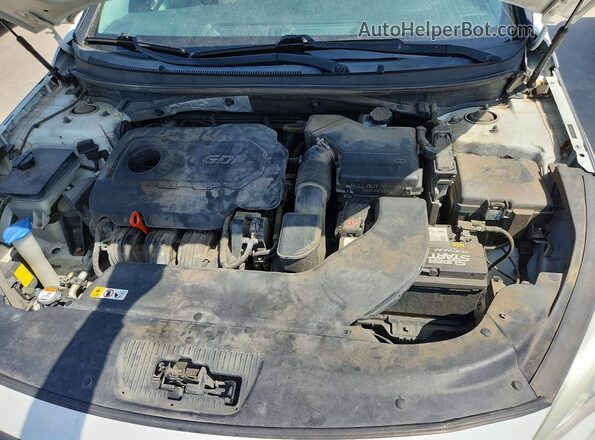 5NPE34AF4HH545947 2017 HYUNDAI SONATA White Widok wnętrza z tyłu