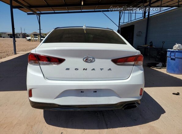 5NPE34AF4JH597472 2018 HYUNDAI SONATA White Widok z tyłu