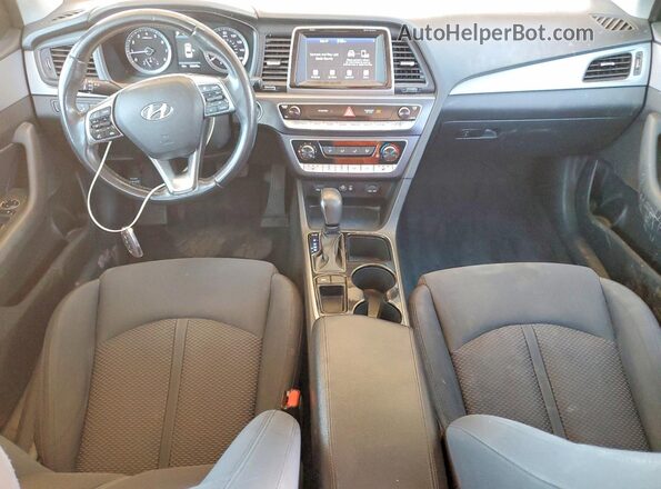 5NPE34AF4JH597472 2018 HYUNDAI SONATA White Widok deski rozdzielczej