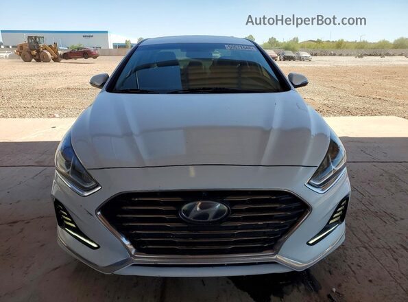 5NPE34AF4JH597472 2018 HYUNDAI SONATA White Widok z przodu