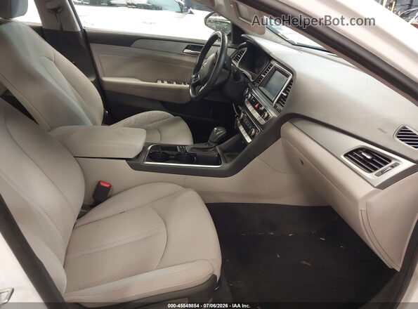 5NPE34AF4JH647531 2018 HYUNDAI SONATA Белый Вид салона спереди