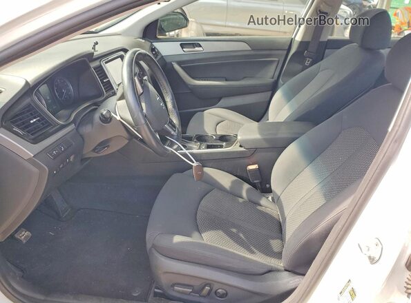 5NPE34AF4JH673255 2018 HYUNDAI SONATA Белый Вид салона спереди