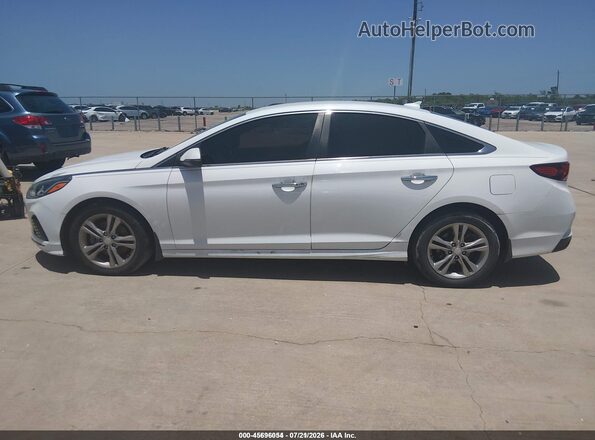 5NPE34AF4KH790691 2019 HYUNDAI SONATA White Widok wnętrza z tyłu