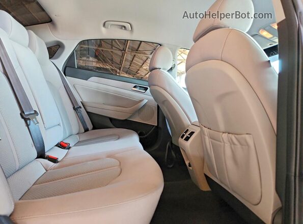 5NPE34AF4KH820207 2019 HYUNDAI SONATA White Vista de los asientos traseros