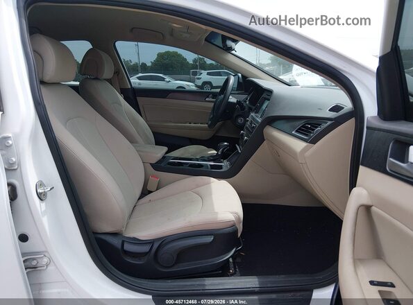 5NPE34AF5HH445601 2017 HYUNDAI SONATA White Вид салону спереду